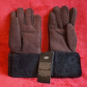 UGG - SHEEPSKIN TURN CUFF GLOVES "NEW"